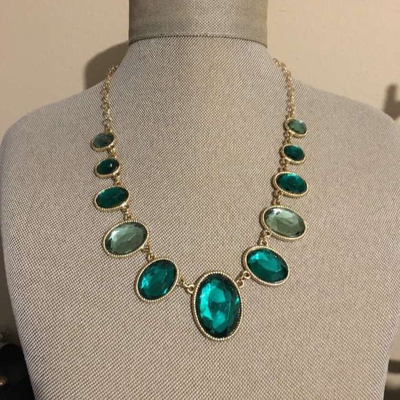 đź”´ Green and Gold Statement Necklace - Picture 1 of 7
